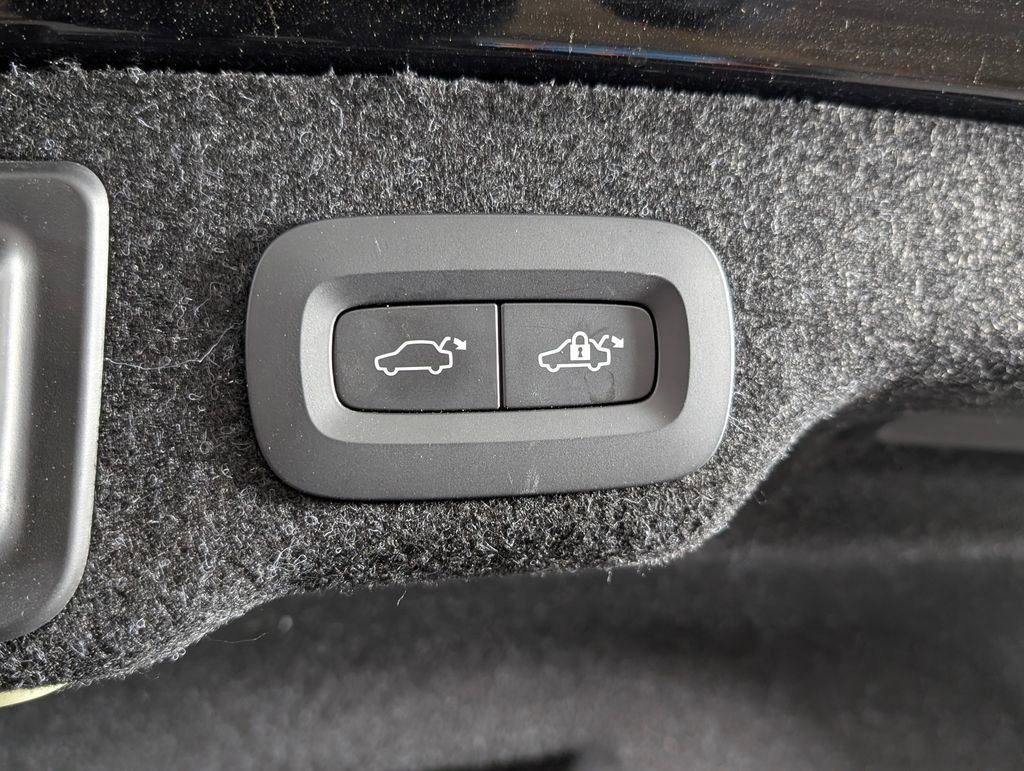 Used 2024 Volvo S90 B6 Ultimate image 18