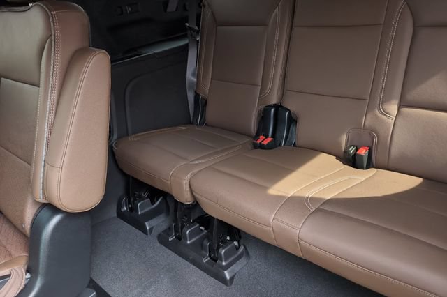 Used 2023 Chevrolet Suburban High Country AWD/4WD image 16