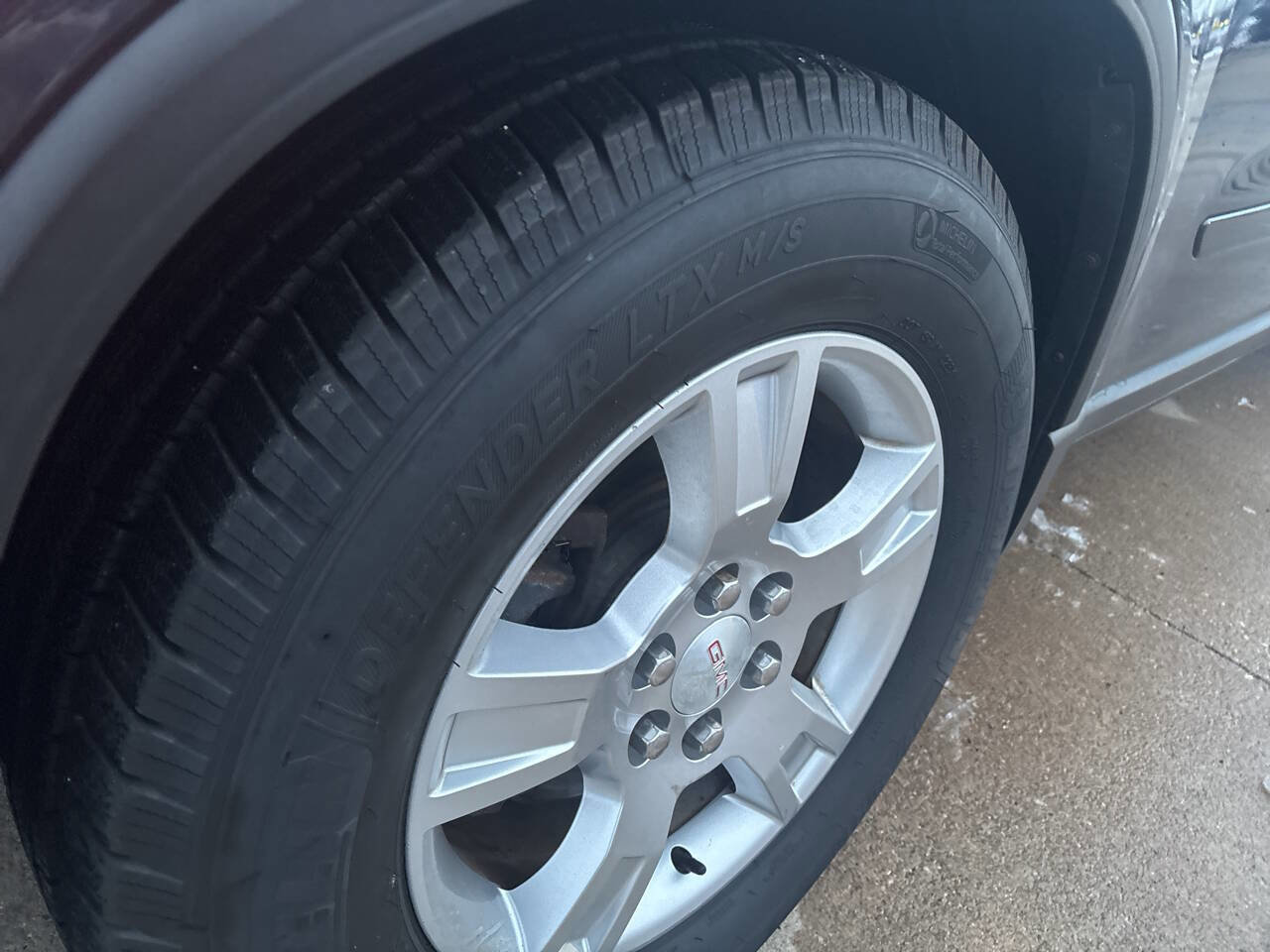 Used 2011 GMC Acadia SLE image 12