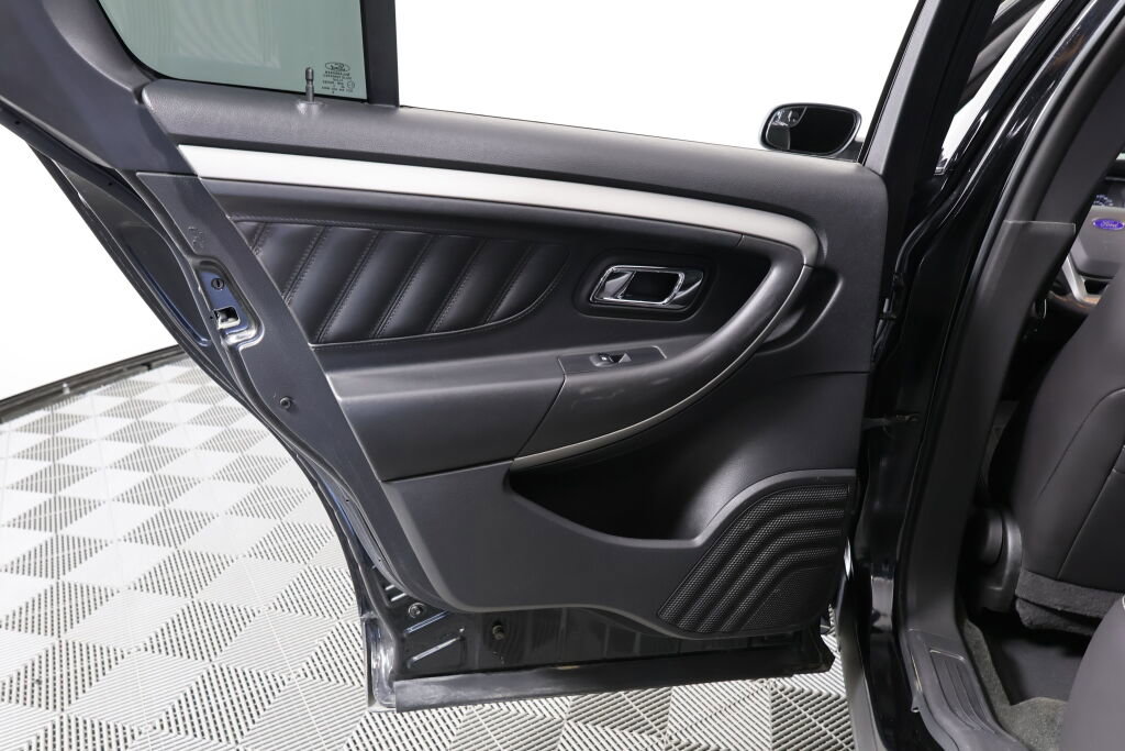 Used 2015 Ford Taurus SEL image 16
