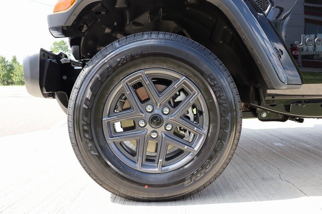 New 2025 Jeep Gladiator Sport image 27