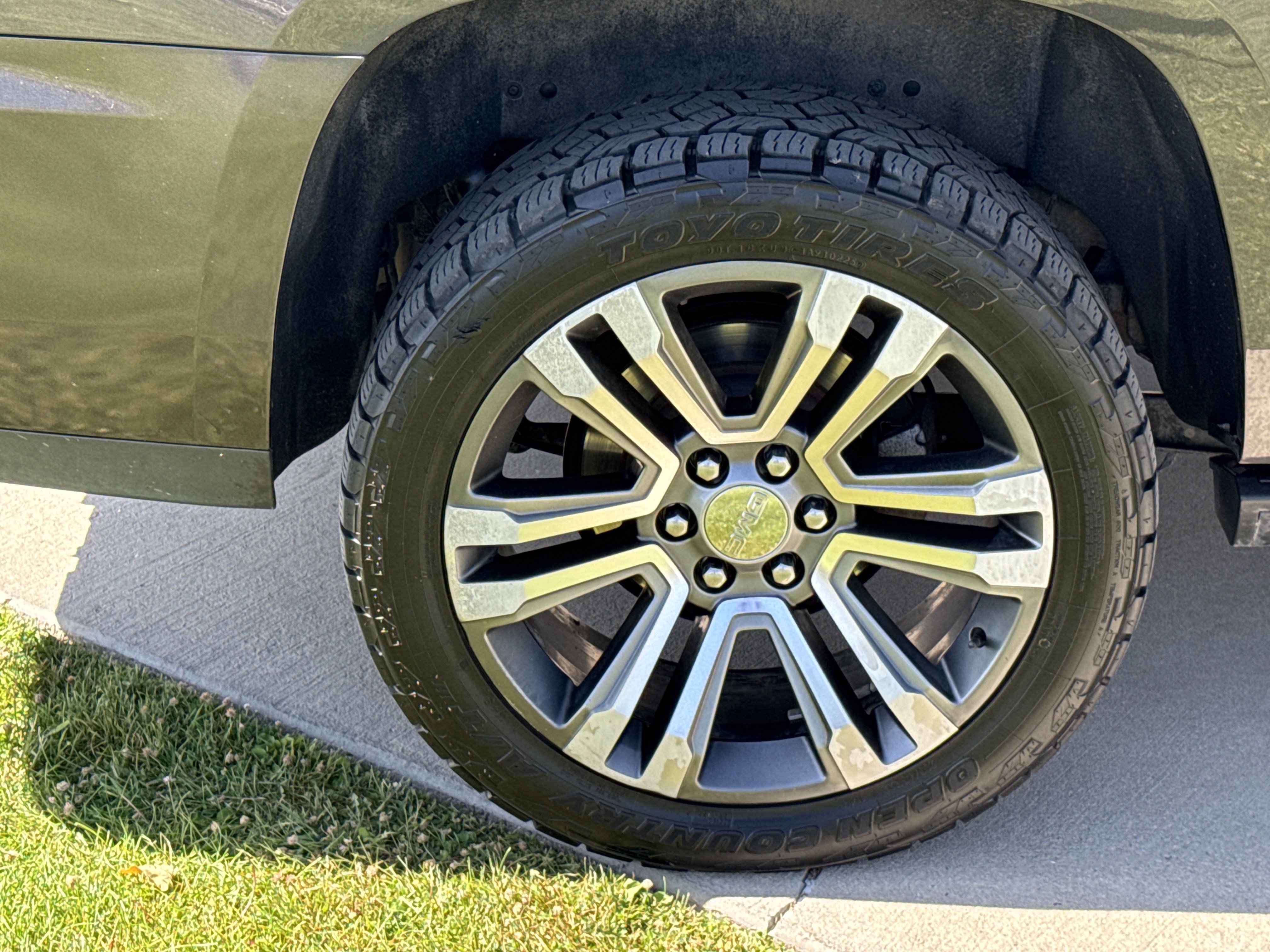 Used 2018 GMC Yukon XL Denali w/ Denali Ultimate Package AWD/4WD image 12