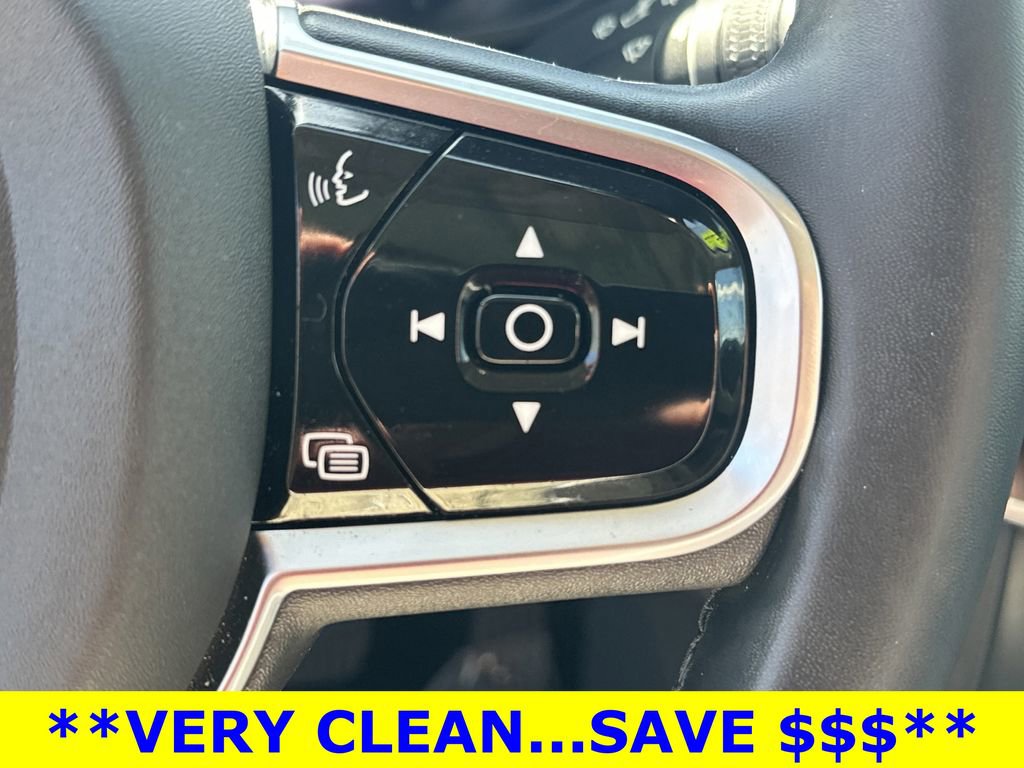 Used 2023 Volvo XC60 B5 Plus image 24