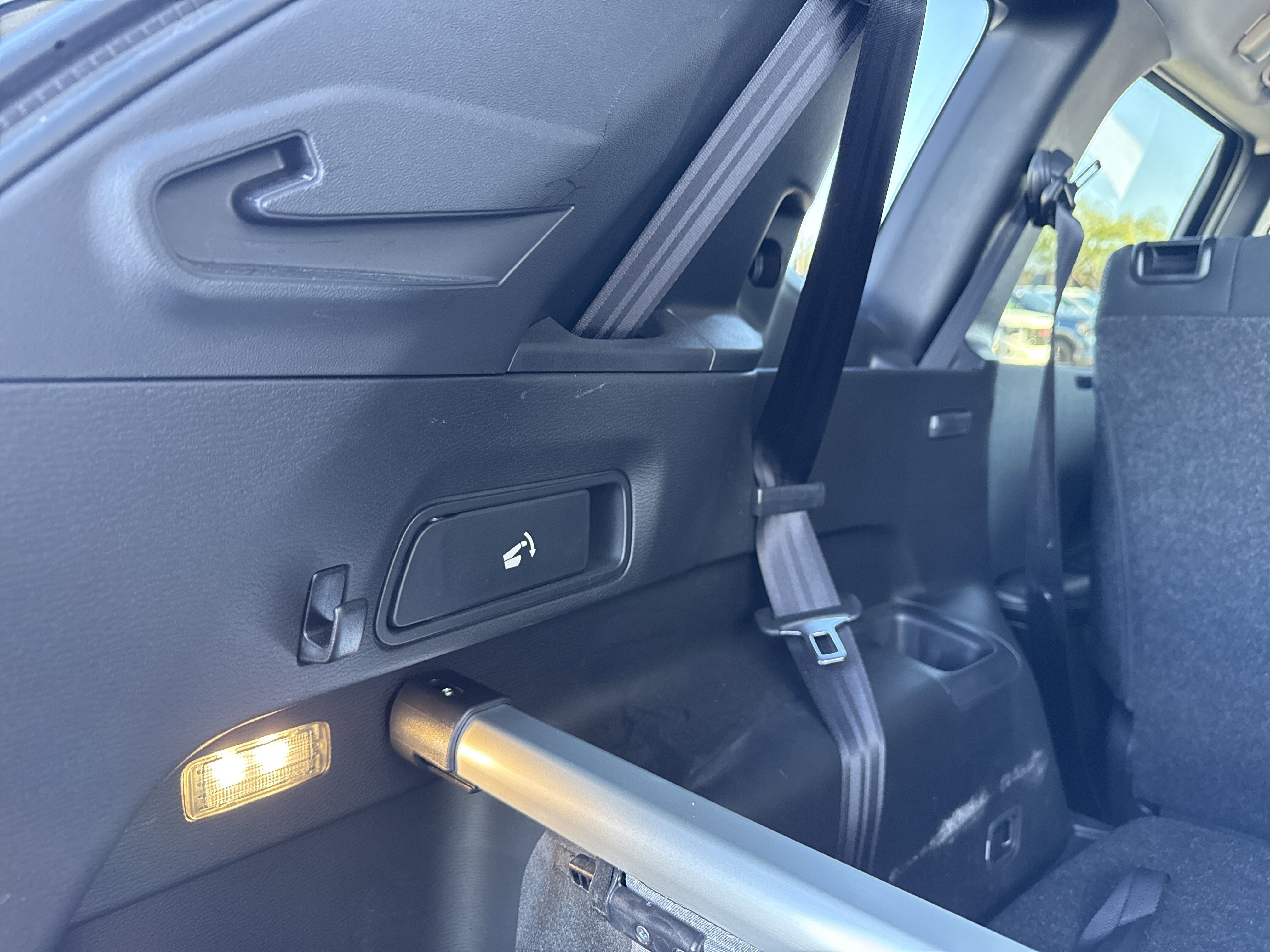 Used 2025 Mitsubishi Outlander ES image 12