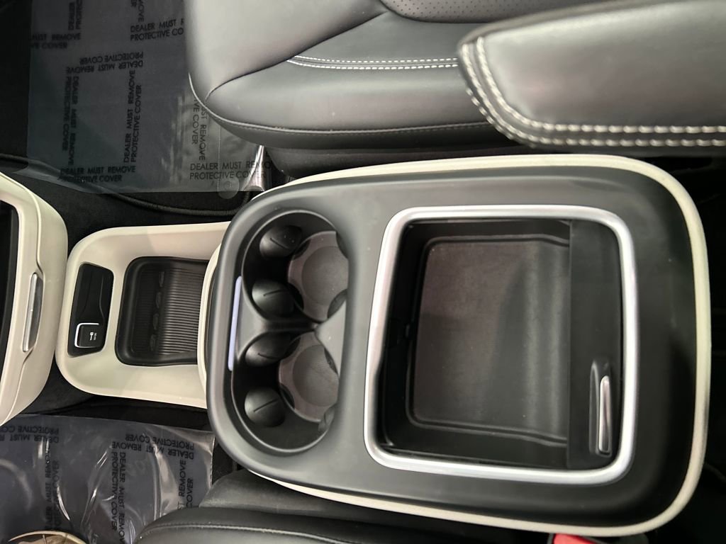 Used 2024 Chrysler Pacifica Touring-L image 15