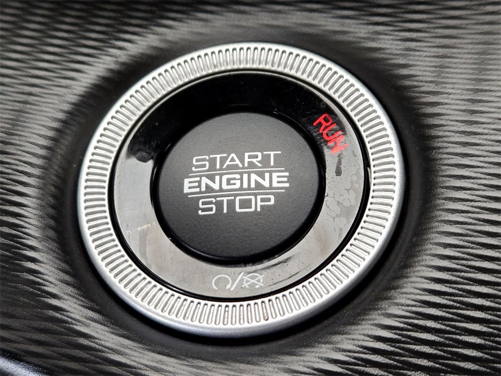 Used 2023 Jeep Grand Cherokee L Laredo image 24