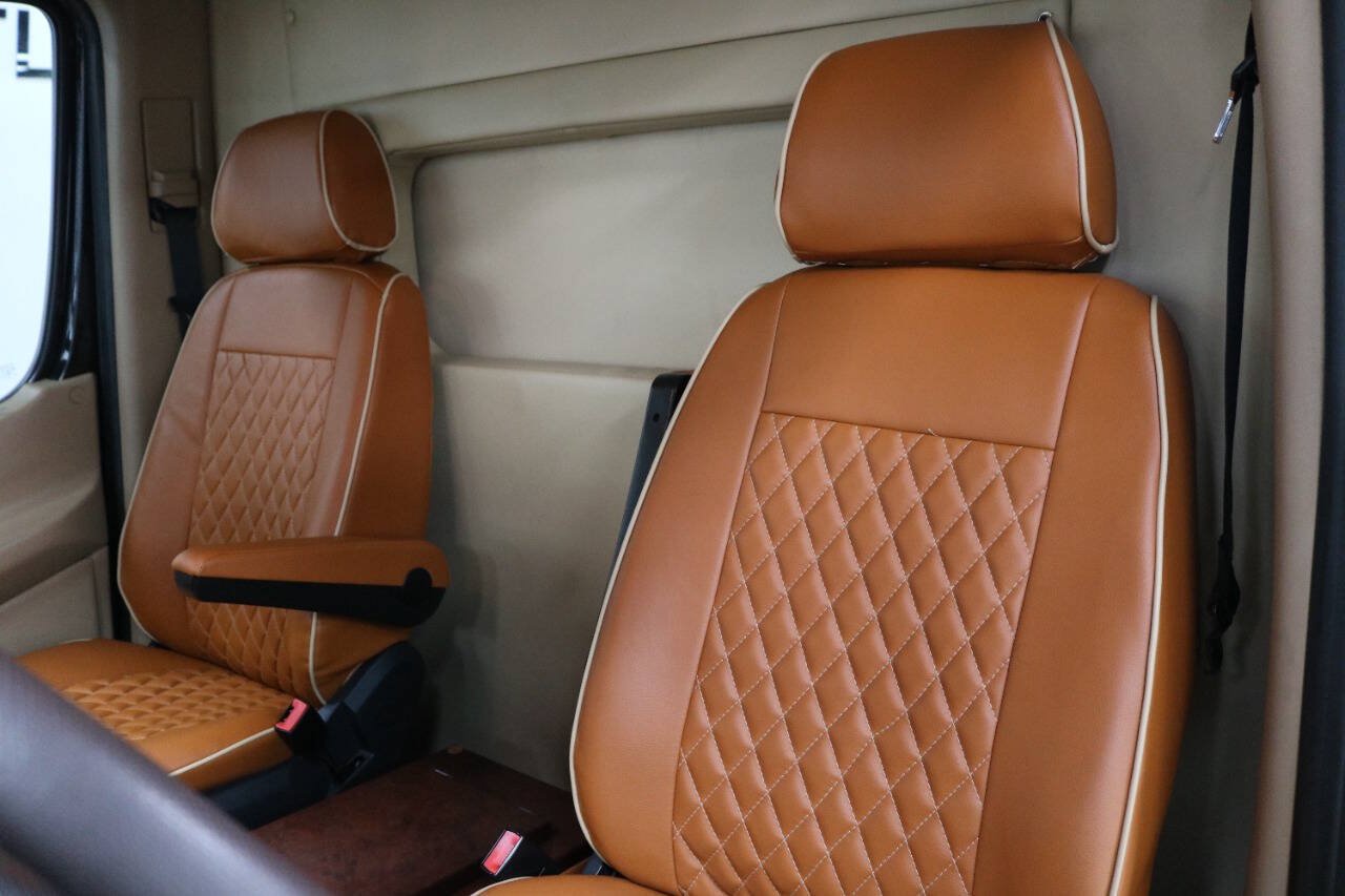 Used 2011 Mercedes-Benz Sprinter 2500 image 12