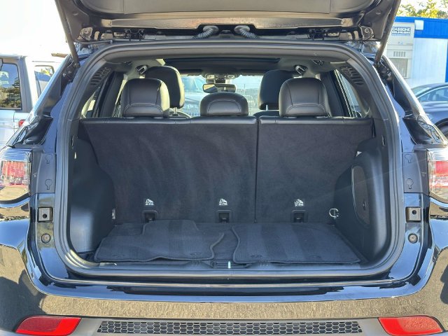 Used 2023 Jeep Compass Latitude w/ Sun and Sound Group AWD/4WD image 13