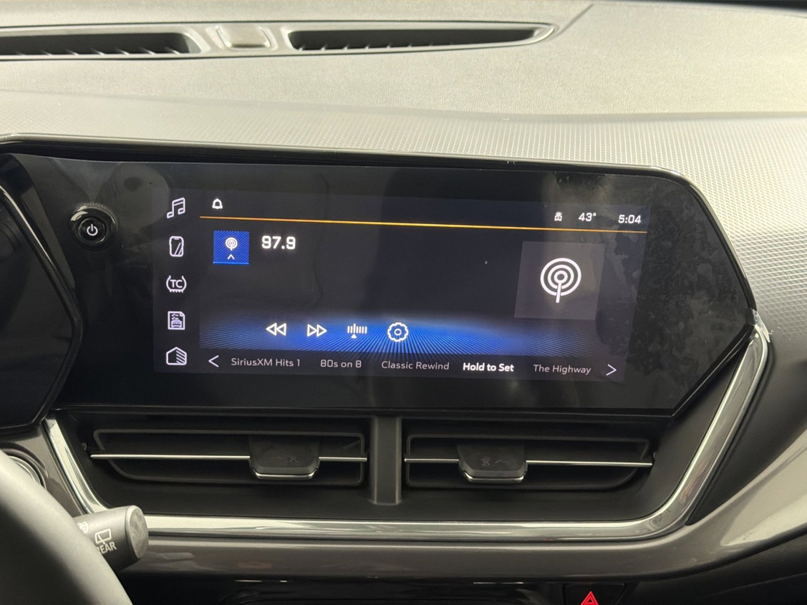 Used 2025 Chevrolet Trax ACTIV w/ Driver Confidence Package image 17