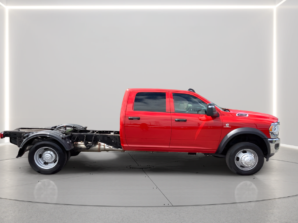 Used 2024 RAM 5500 Tradesman w/ Chrome Appearance Group AWD/4WD image 7