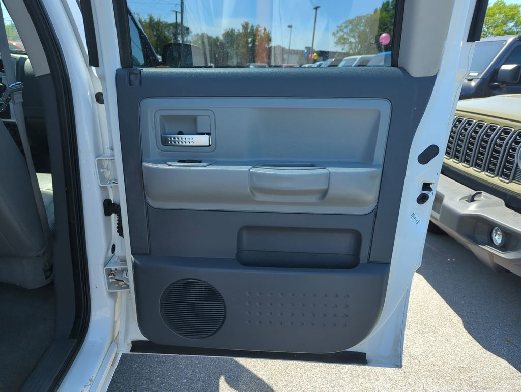 Used 2005 Dodge Dakota Laramie image 28