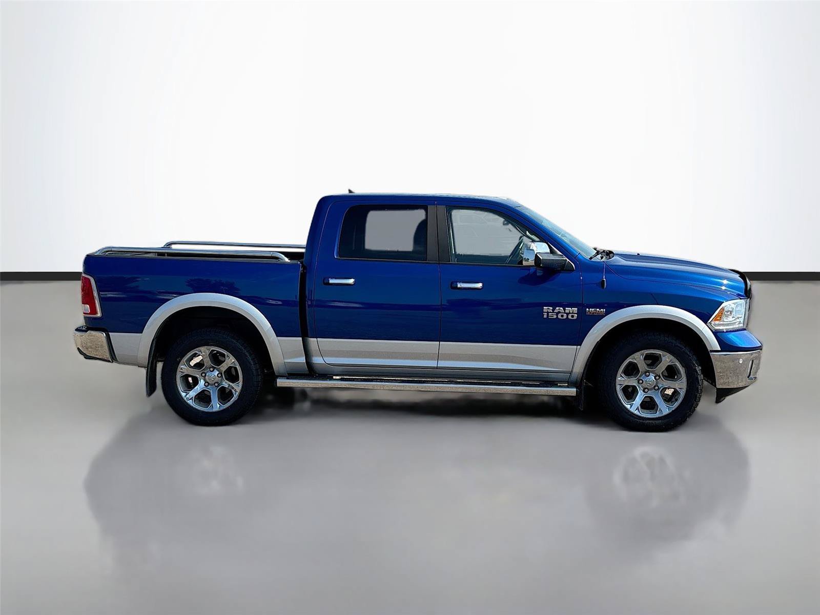 Used 2014 RAM 1500 Laramie w/ Convenience Group AWD/4WD image 18