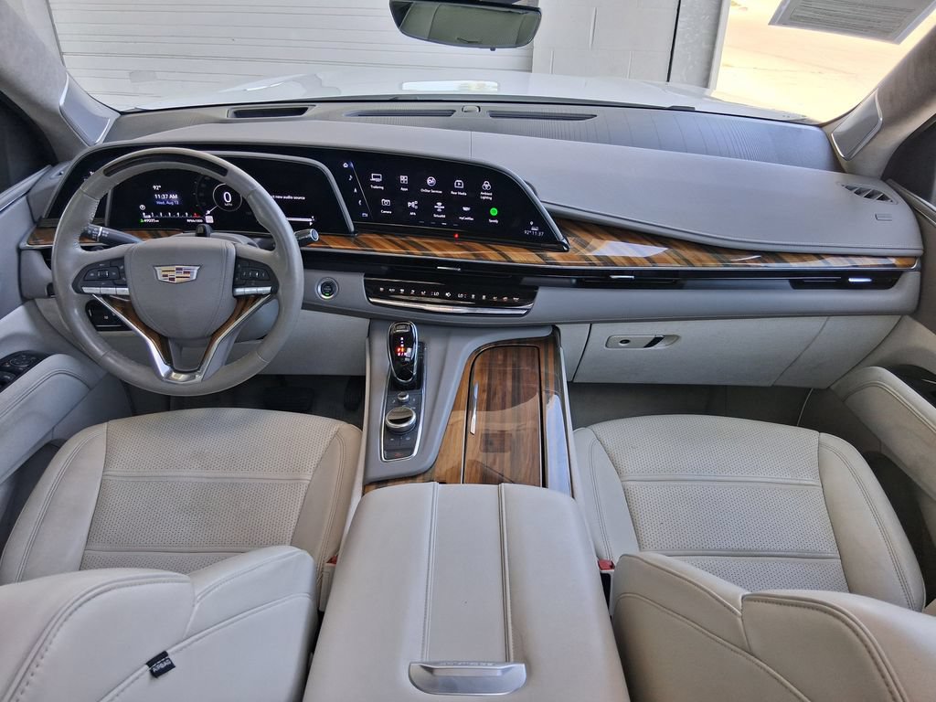 Used 2024 Cadillac Escalade ESV Premium Luxury Platinum w/ Heavy-Duty Trailer Package AWD/4WD image 10
