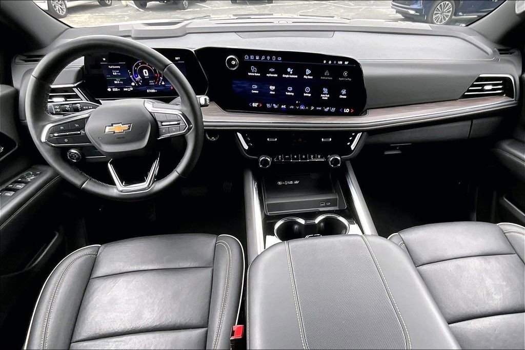 Used 2025 Chevrolet Suburban Premier image 18