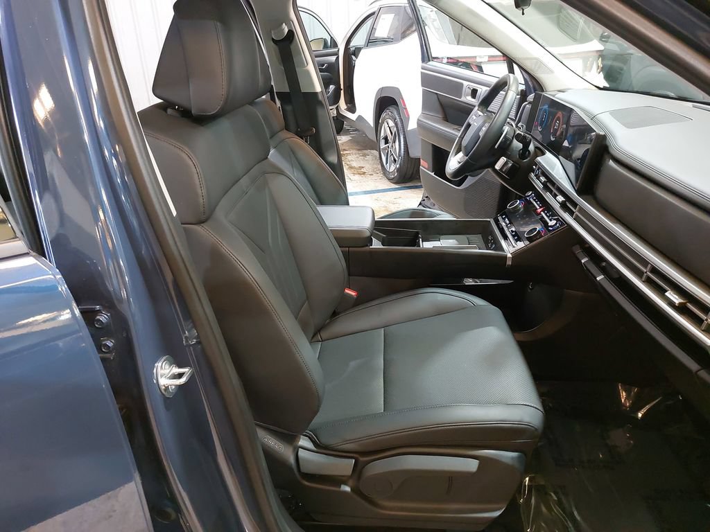 Used 2025 Hyundai Santa Fe SEL AWD/4WD image 10
