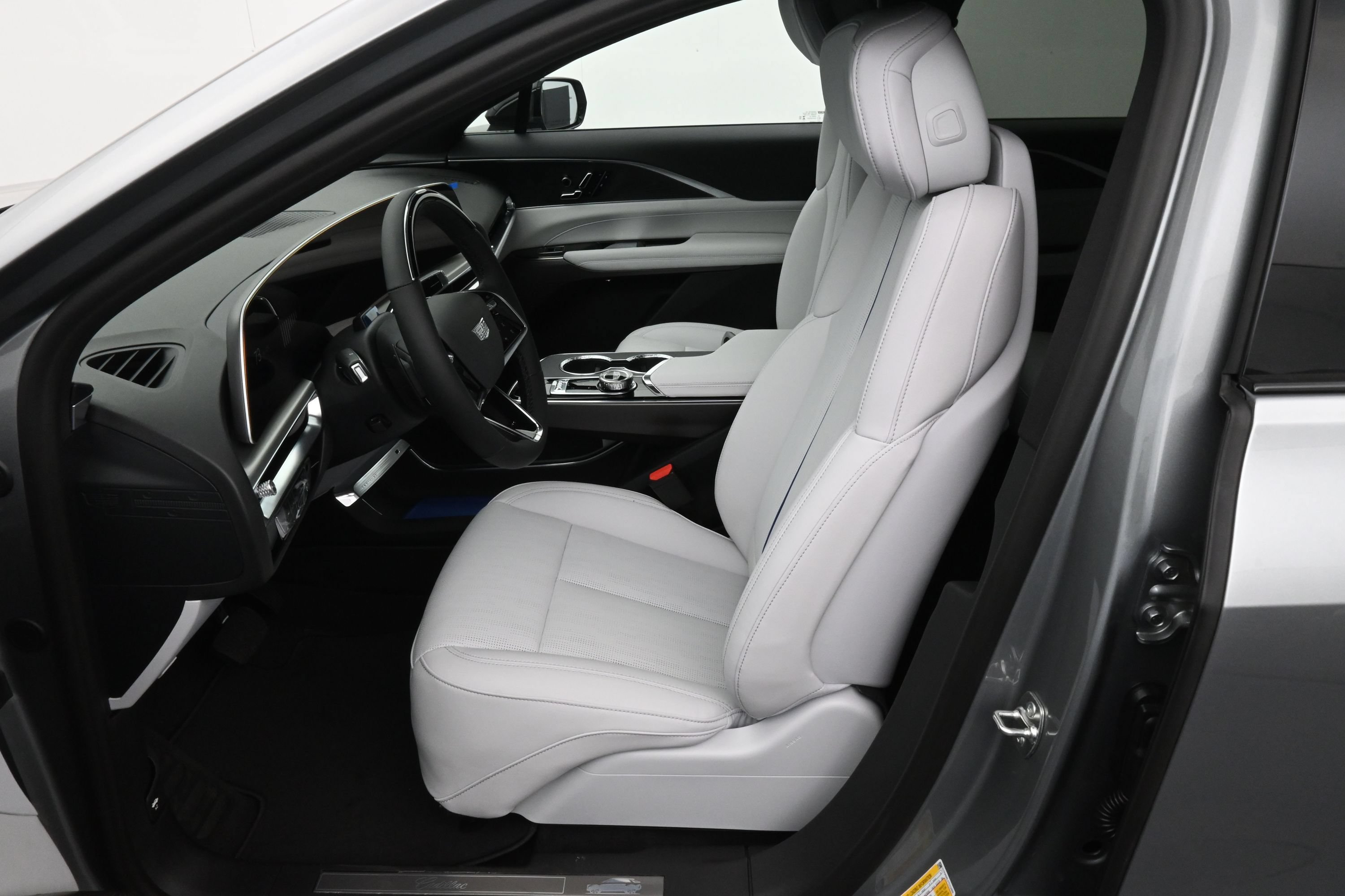 New 2026 Cadillac Lyriq Luxury w/ LPO, Floor Liner Package AWD/4WD image 11