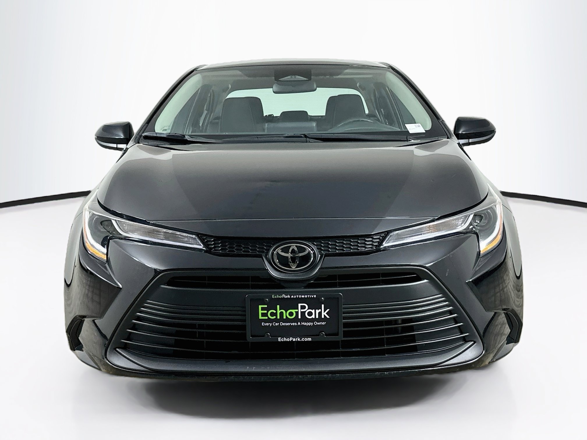 Used 2025 Toyota Corolla LE FWD image 2