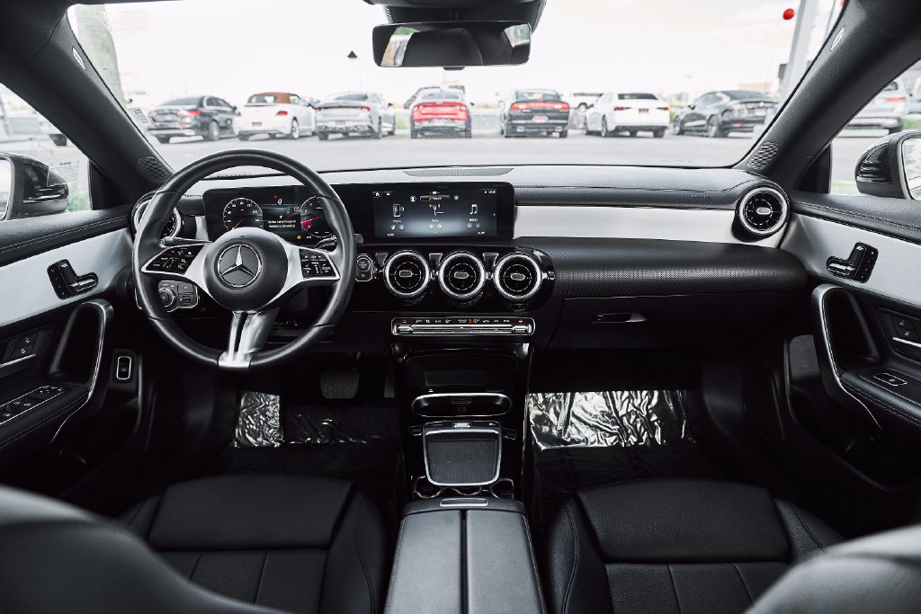 Used 2025 Mercedes-Benz CLA 250 4MATIC image 31