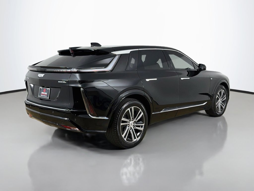 Used 2024 Cadillac Lyriq Luxury AWD/4WD image 7