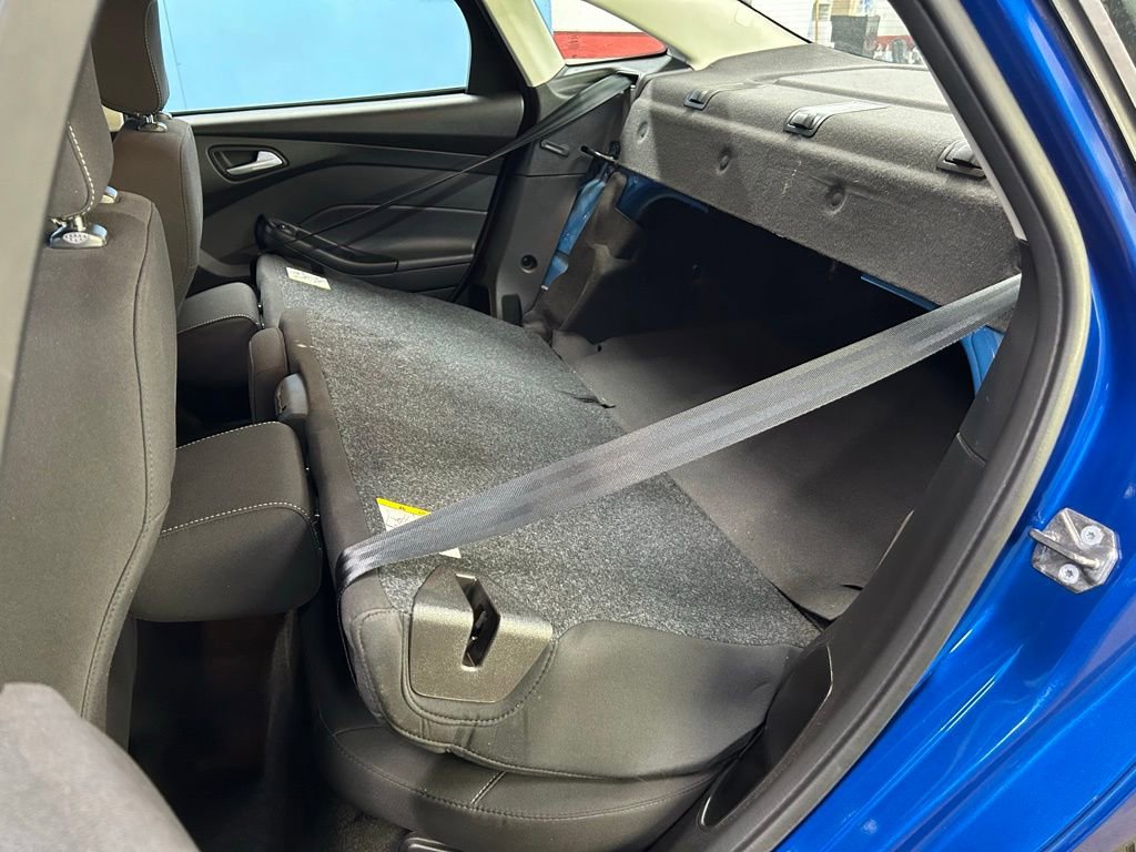 Used 2018 Ford Focus SE w/ SE Appearance Package image 33