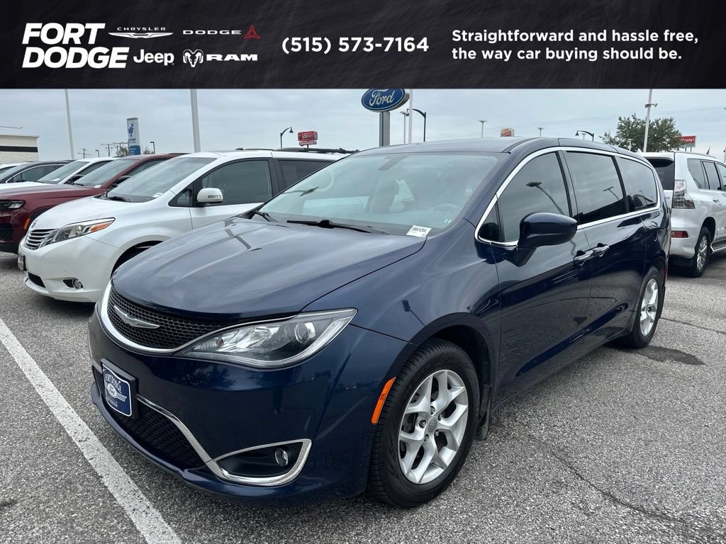 Used 2018 Chrysler Pacifica Touring Plus w/ Tire & Wheel Group FWD image 1
