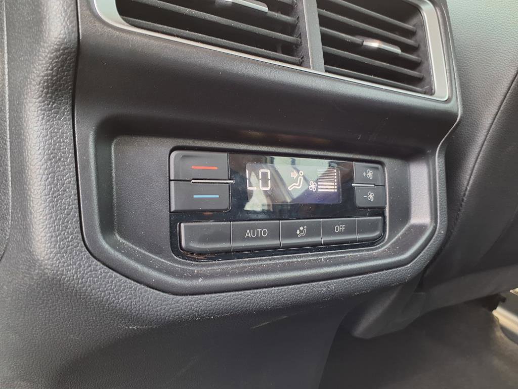 Used 2025 Volkswagen Atlas SE image 23