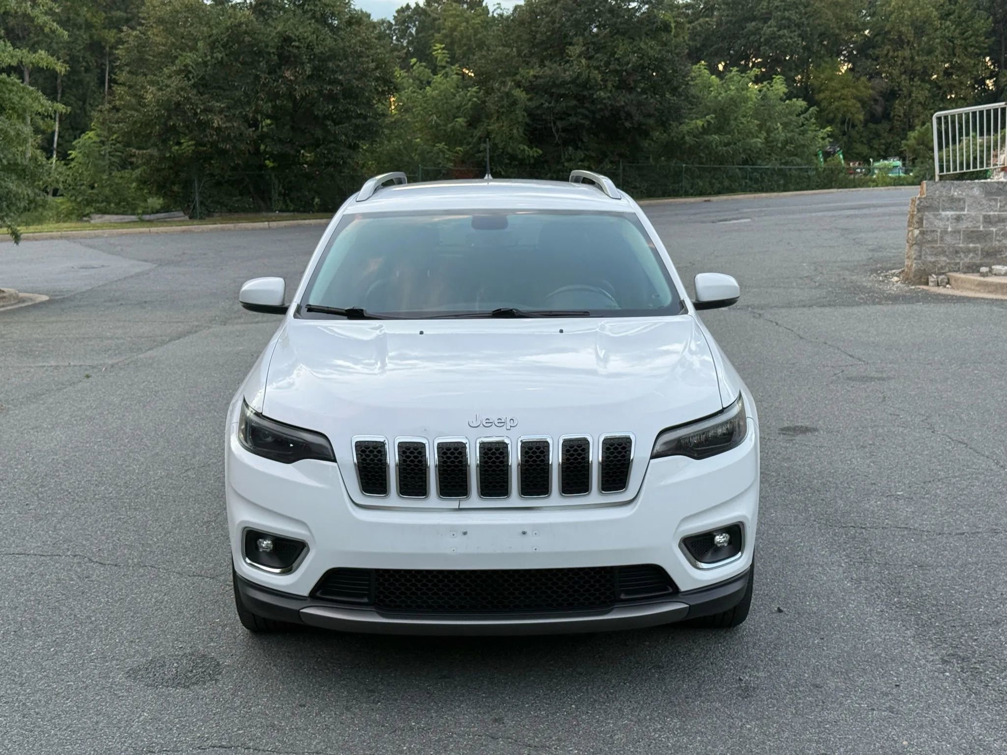 Used 2019 Jeep Cherokee Limited image 9