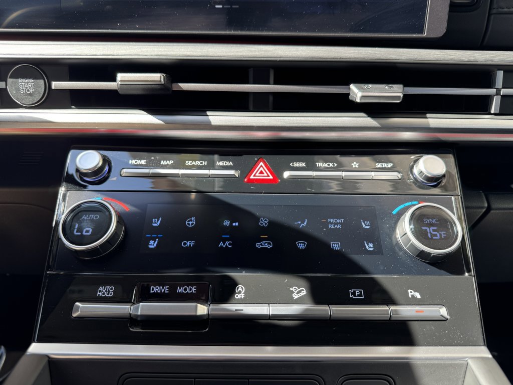 Used 2024 Hyundai Santa Fe Limited image 25