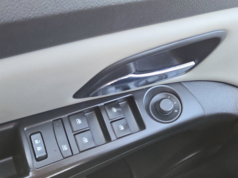 Used 2016 Chevrolet Cruze LT image 22