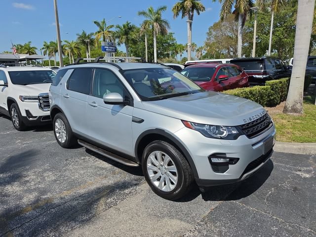 Used 2018 Land Rover Discovery Sport SE AWD/4WD image 2