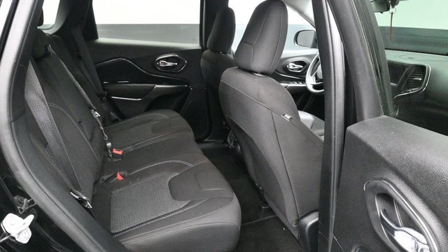 Used 2020 Jeep Cherokee Latitude FWD image 12