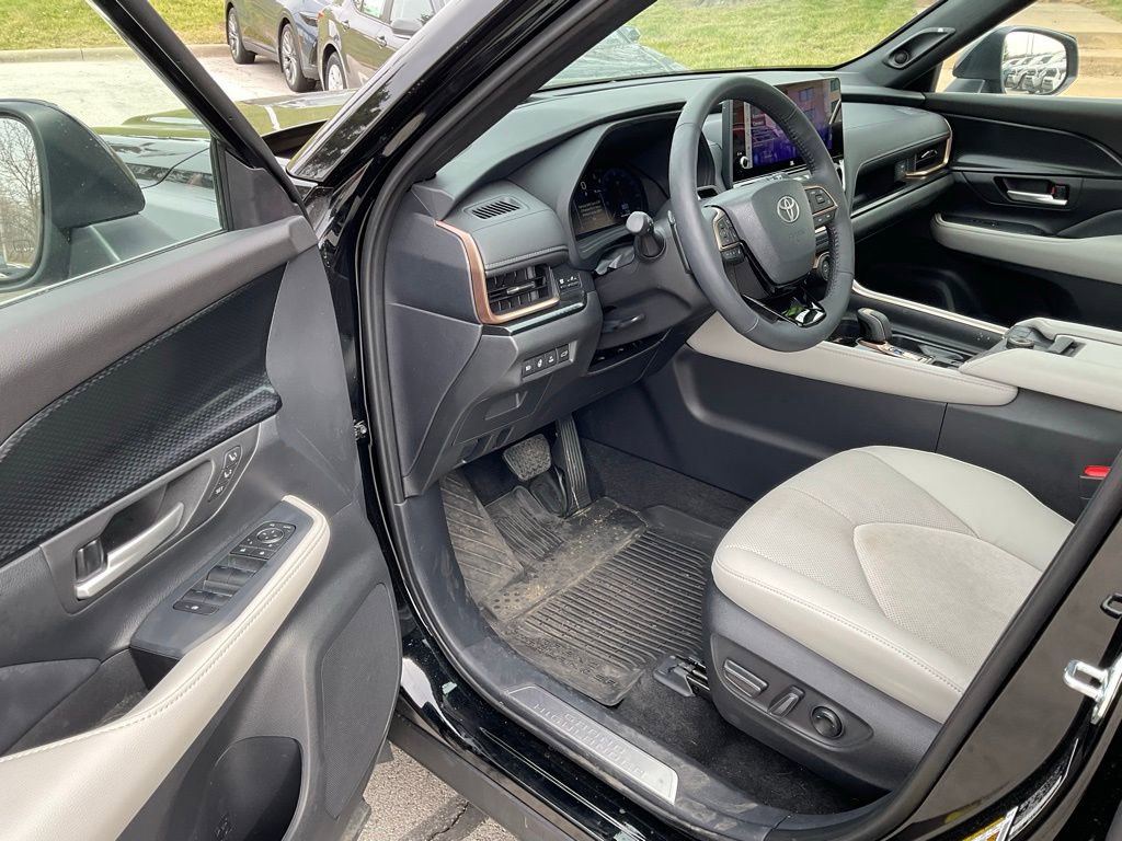 Certified 2025 Toyota Grand Highlander AWD Hybrid image 9