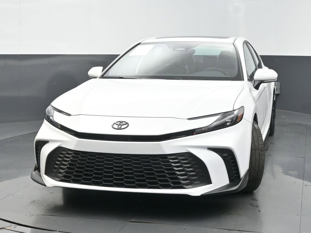 Used 2025 Toyota Camry SE w/ Convenience Package FWD image 3