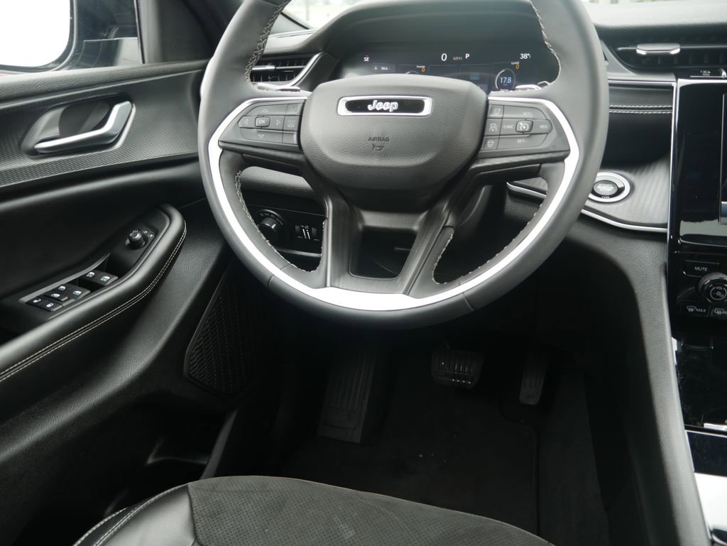 Used 2023 Jeep Grand Cherokee L Altitude image 33