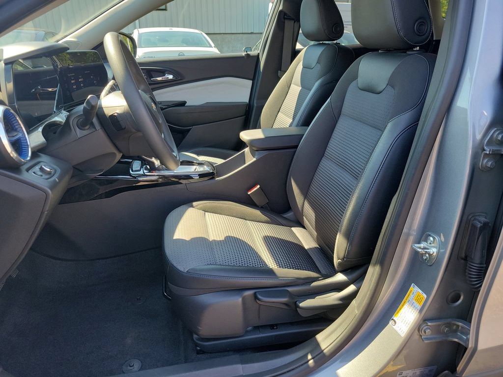 Used 2025 Chevrolet Trax LT FWD image 20