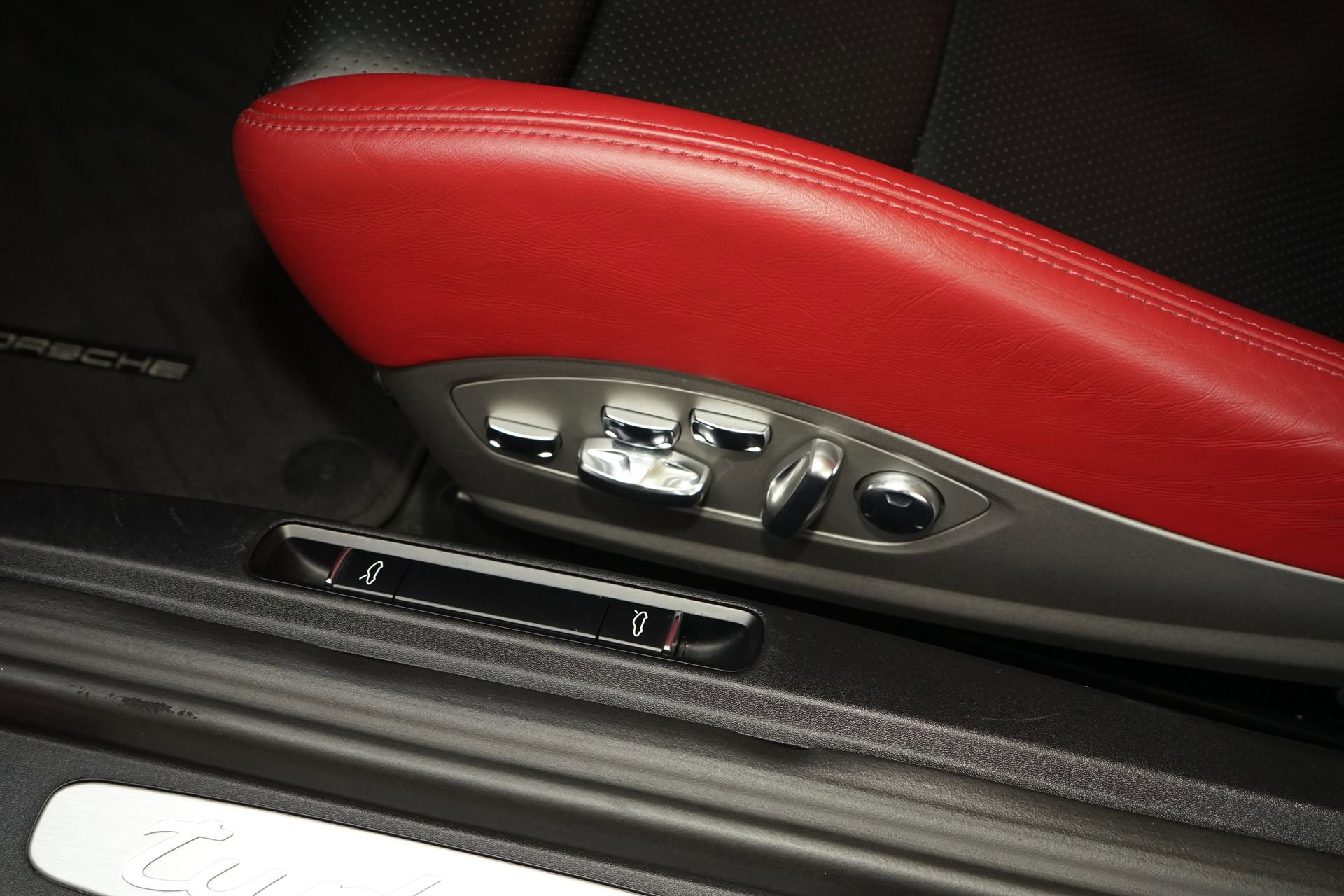 Used 2018 Porsche 911 Turbo S image 27