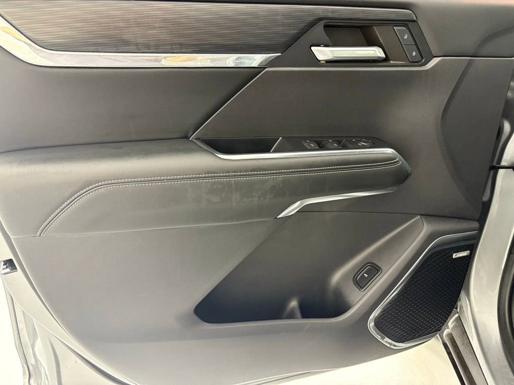 Used 2025 GMC Acadia Elevation image 14