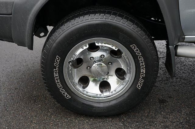 Used 2000 Nissan Xterra SE image 9