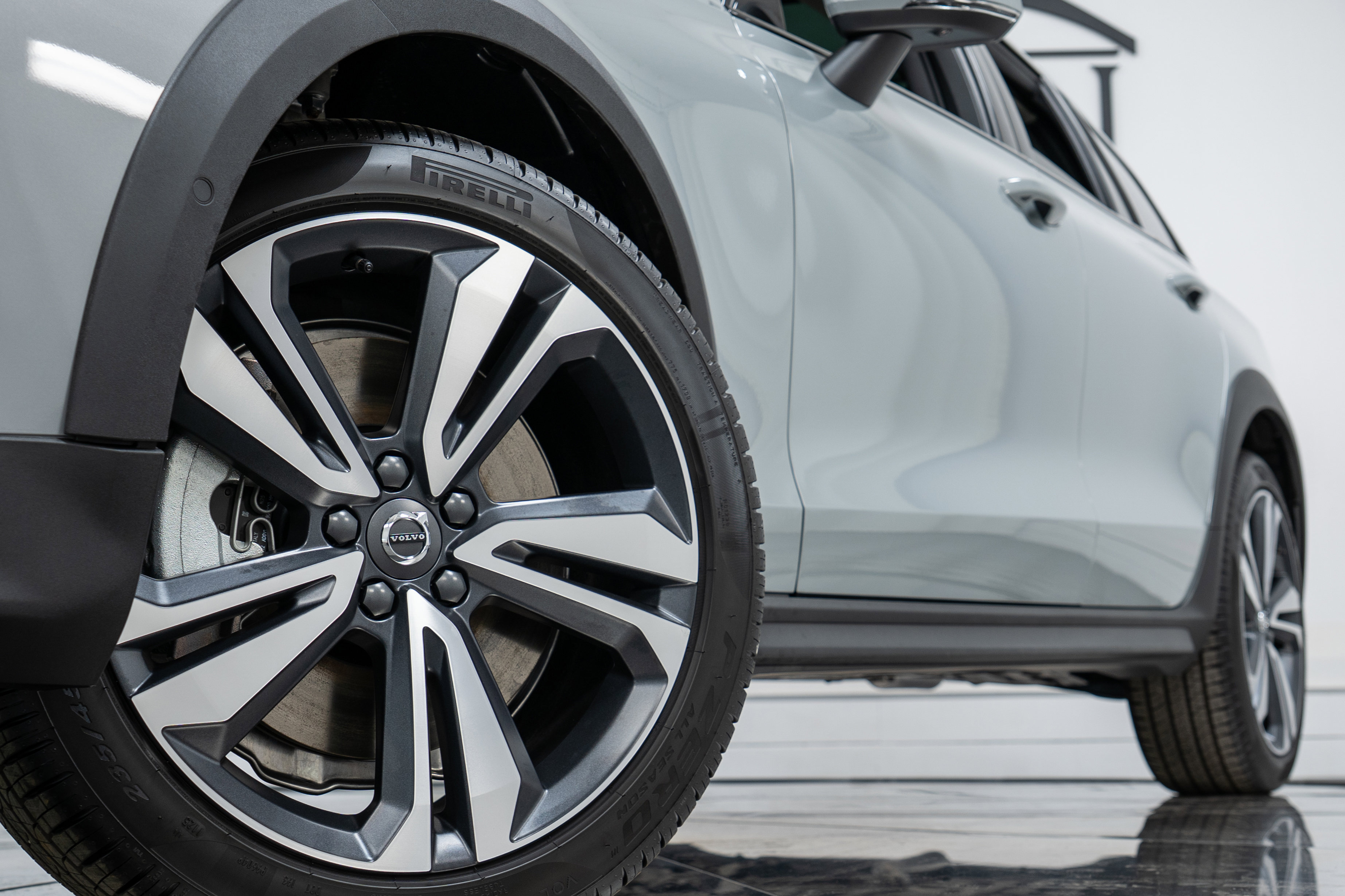 New 2026 Volvo V60 B5 Cross Country Plus w/ Climate Package image 27