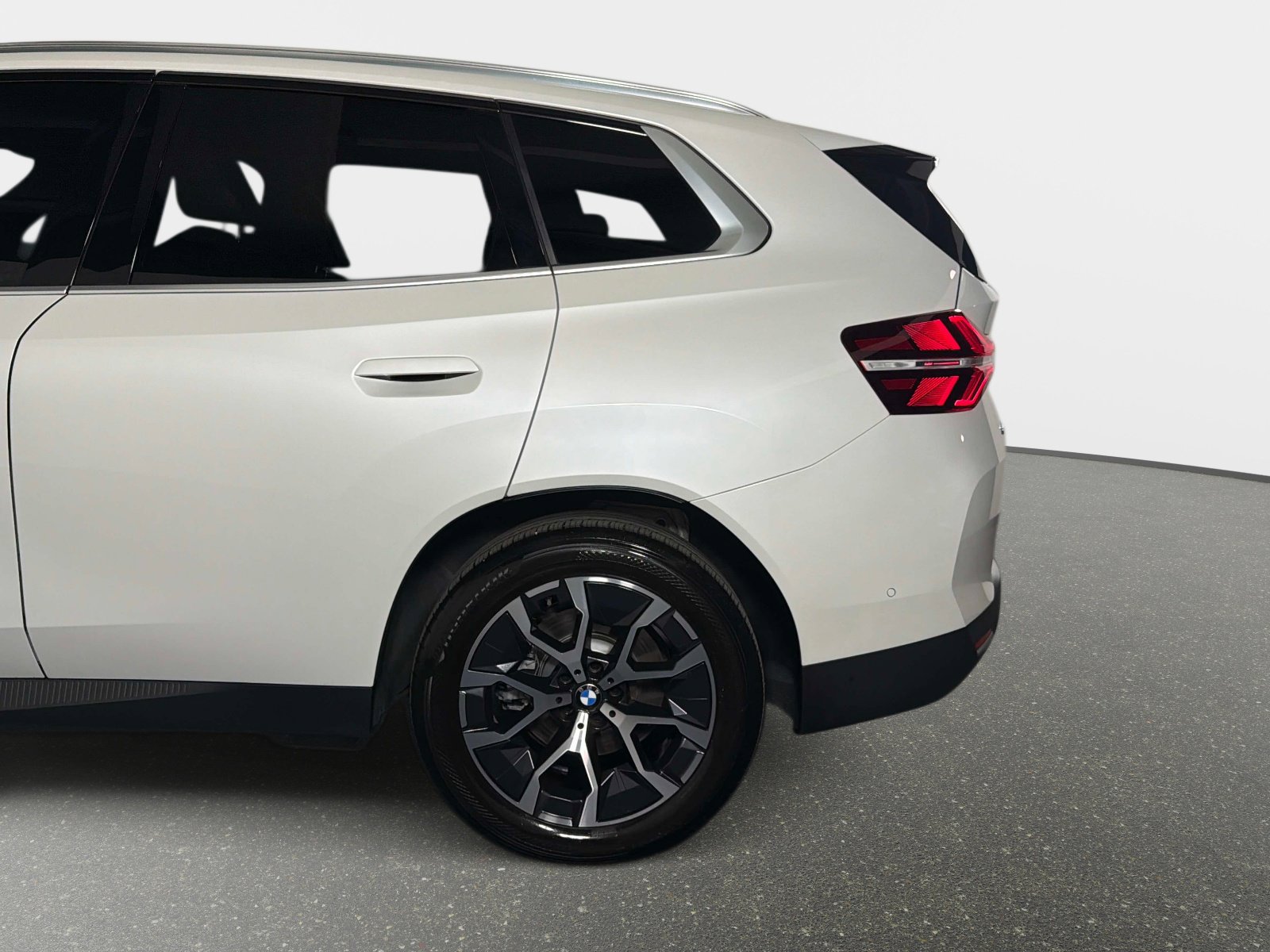 Used 2025 BMW X3 xDrive30i w/ Convenience Package image 15