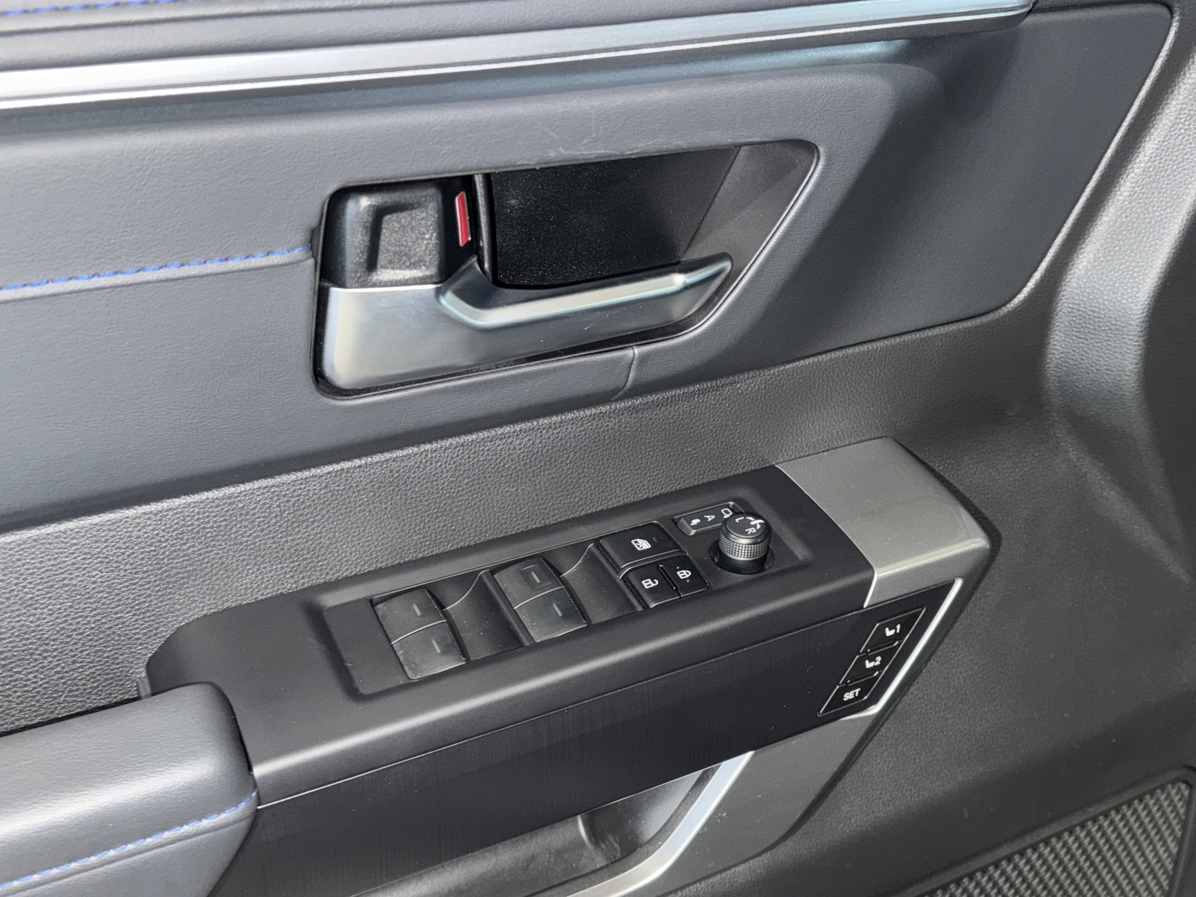 Used 2025 Toyota Sequoia Platinum image 18