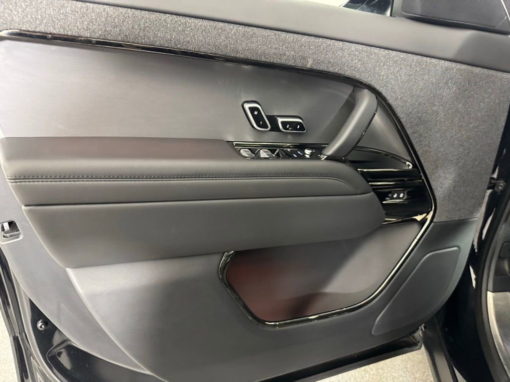 Used 2023 Land Rover Range Rover Sport SE AWD/4WD image 11
