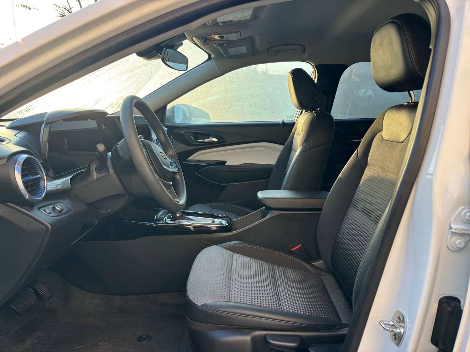 Used 2025 Chevrolet Trax LT image 27