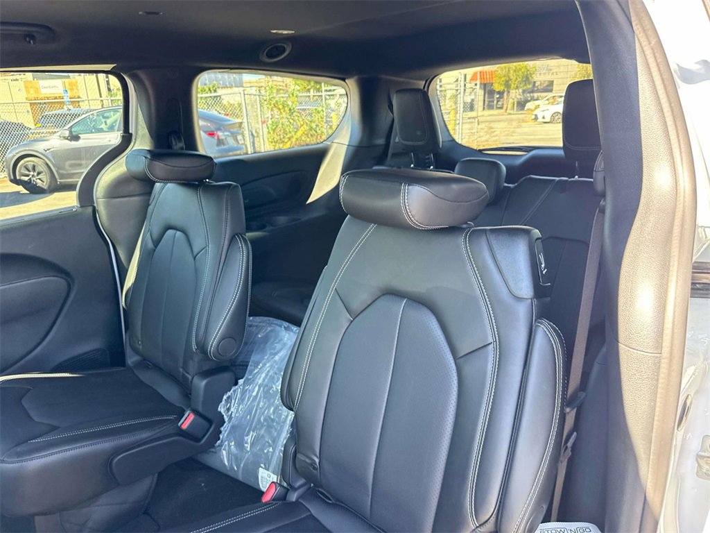 New 2026 Chrysler Pacifica Select image 19