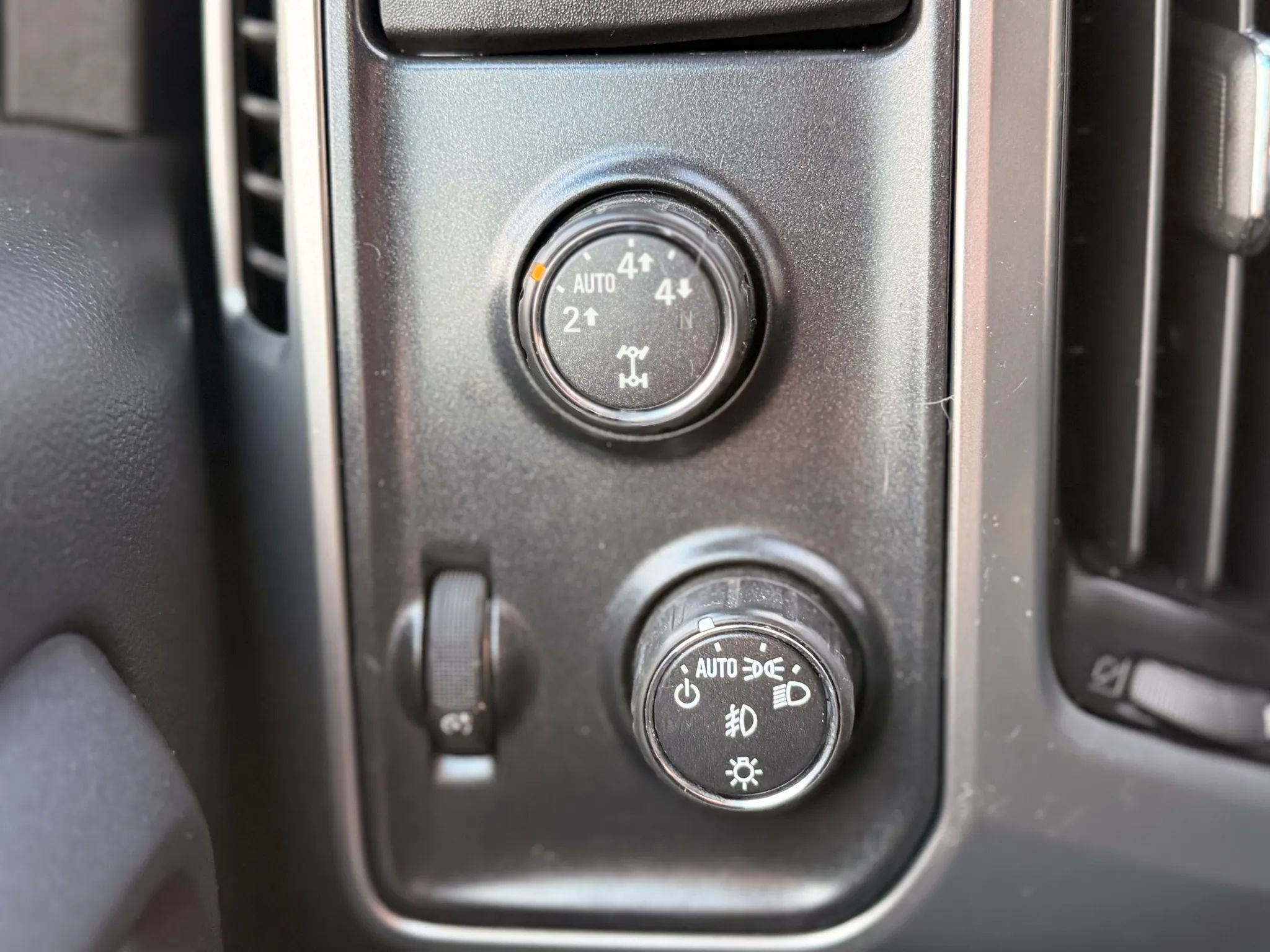 Used 2015 Chevrolet Silverado 1500 LT w/ All Star Edition AWD/4WD image 38
