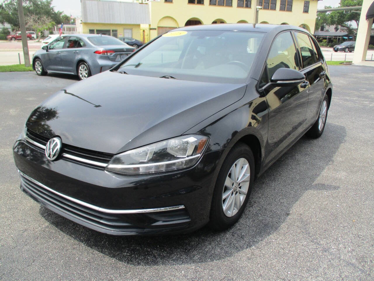 Used 2018 Volkswagen Golf S FWD image 4