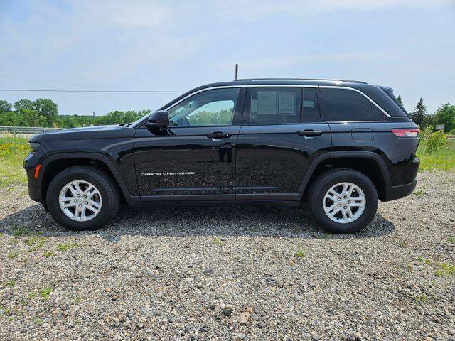 Used 2023 Jeep Grand Cherokee Laredo AWD/4WD image 10