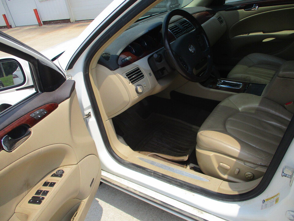 Used 2007 Buick Lucerne CXS w/ Driver Confidence Package FWD image 25