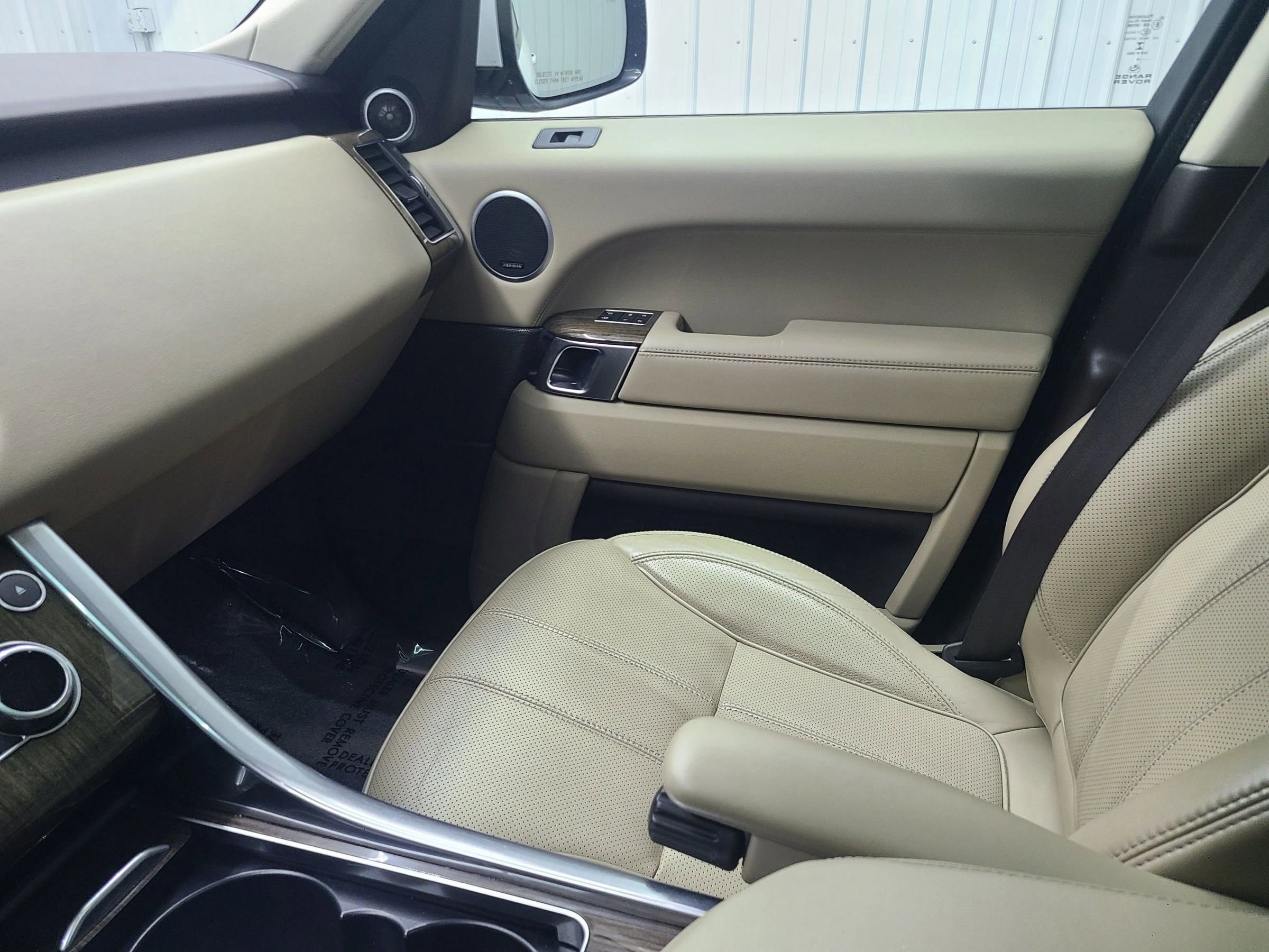 Used 2016 Land Rover Range Rover Sport HSE image 25