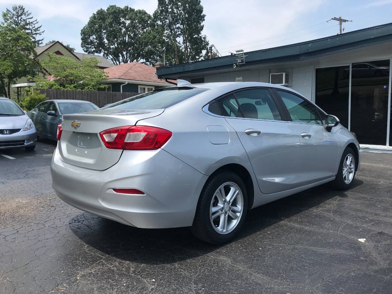 Used 2017 Chevrolet Cruze LT FWD image 7